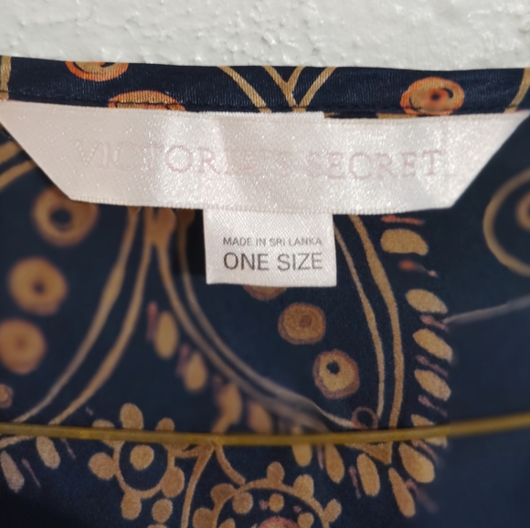 Victoria Secret  Robe - Picture 3 of 3